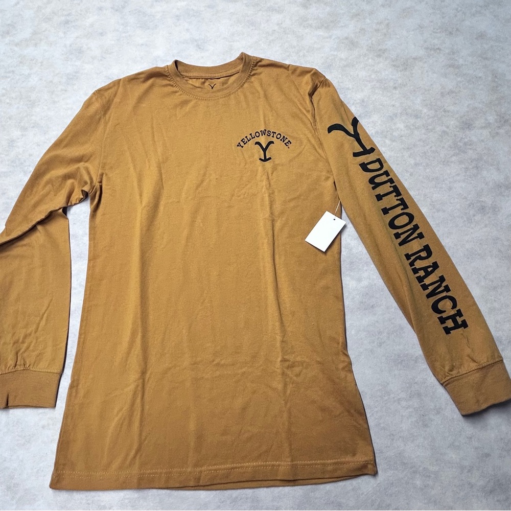 NWT YELLOWSTONE Licensed Adult  Long Sleeve Tee‎ Shirt Small